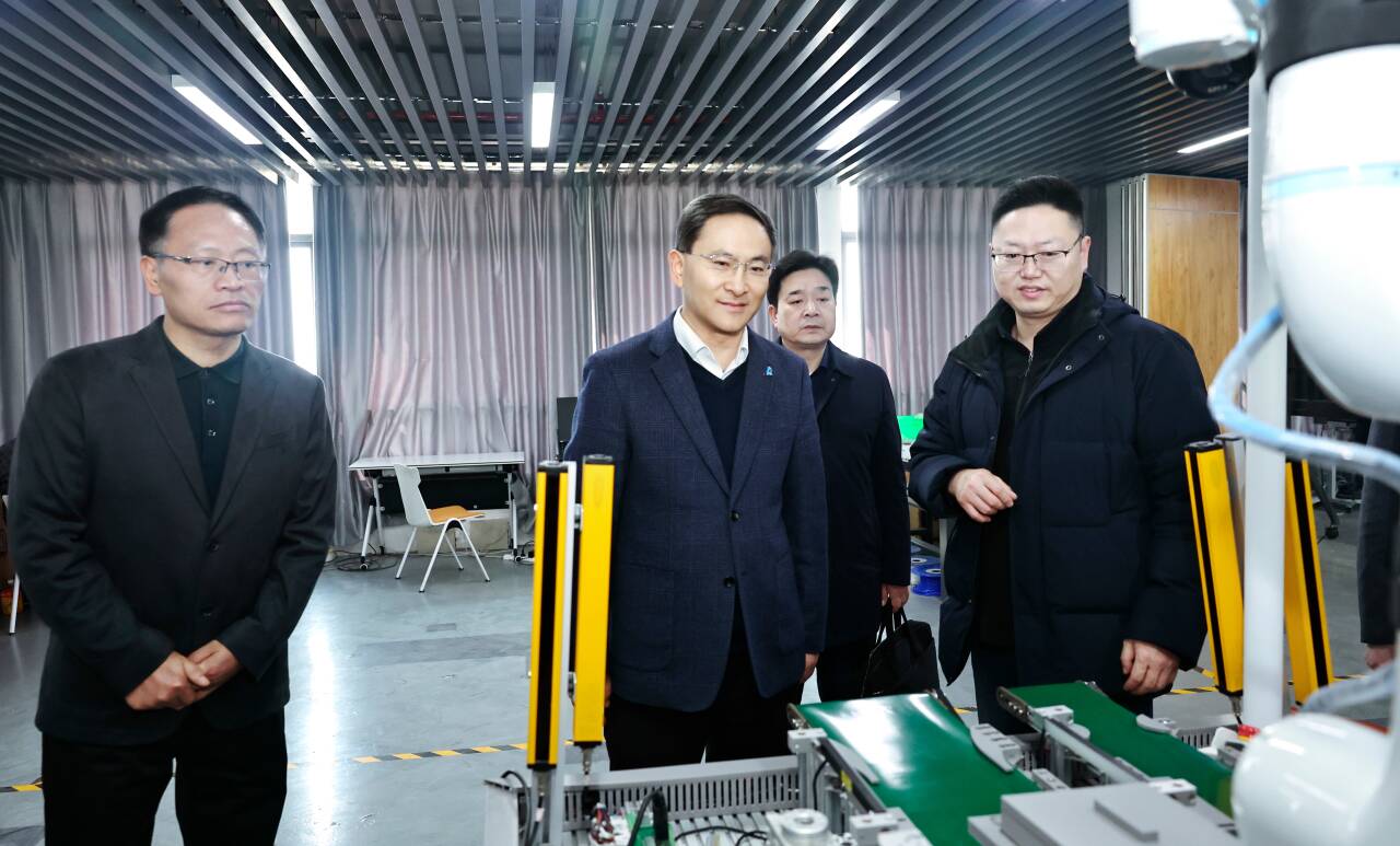 加快职业教育与产业发展“双向奔赴”！刘爱国调研高职校工作
