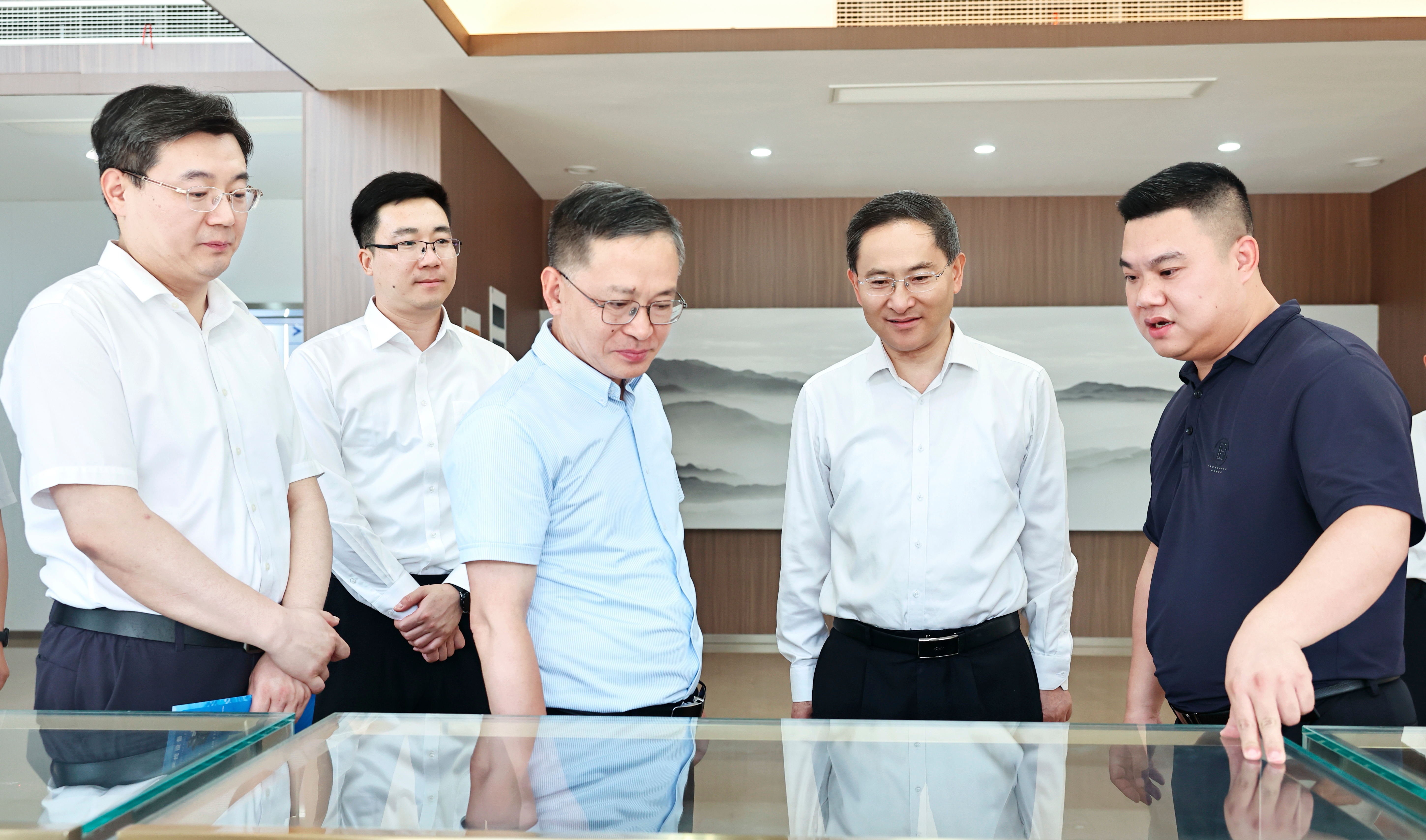 淮安大学党委书记常绿一行来我区调研交流