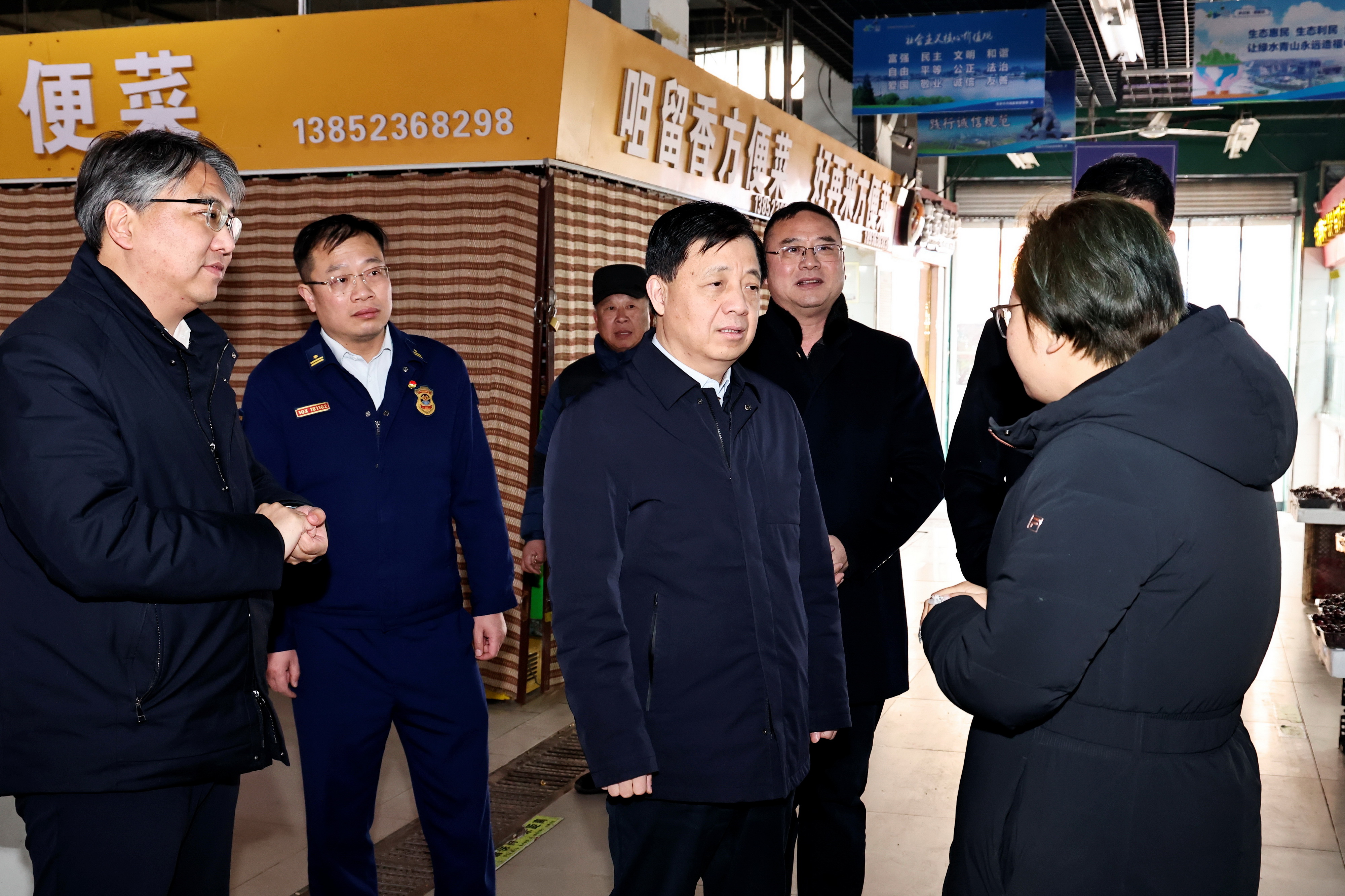 徐子佳检查节日安全生产市场保供惠企稳岗文旅消费工作
