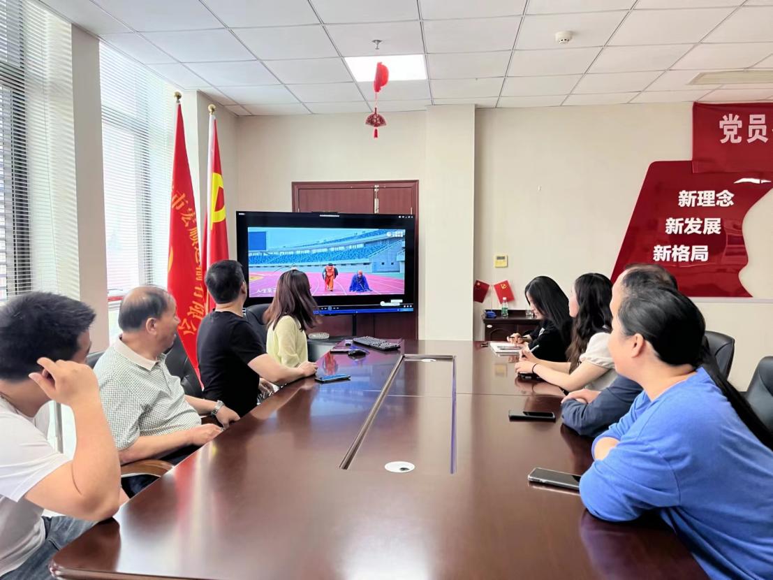 经开区外卖配送行业党委联合徐杨街道党工委组织开展专题培训,围绕"遵