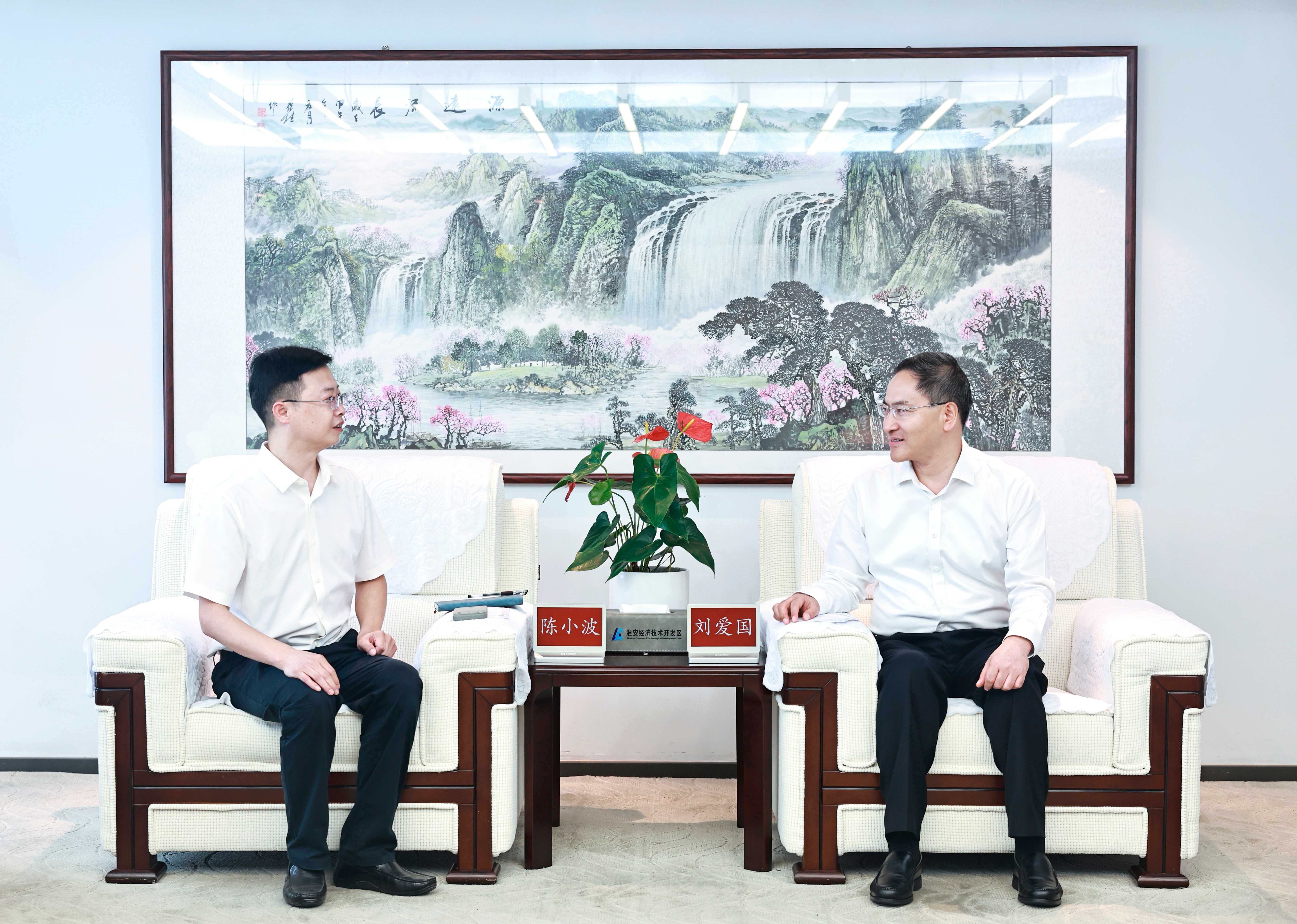 刘爱国会见江苏力德尔客商