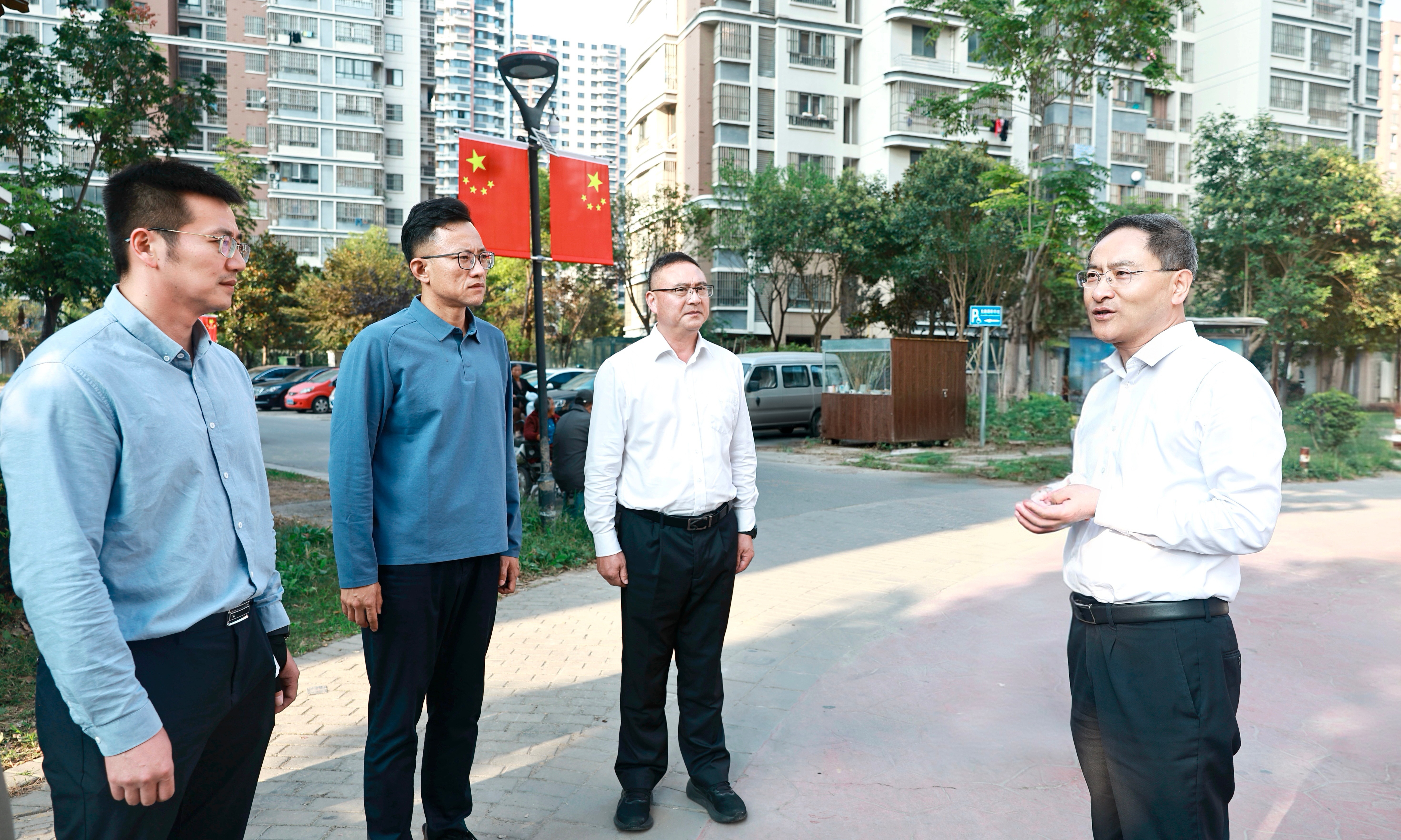 刘爱国专题调研小区物业服务管理工作